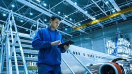worker-hangar-checks-tablet_861143-203.jpg