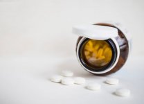 imgi_43_white-round-pills-spilling-from-brown-bottle-white-background_23-2147883725.jpg